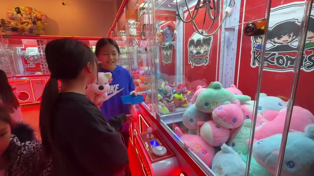 Claw machine with the girls 