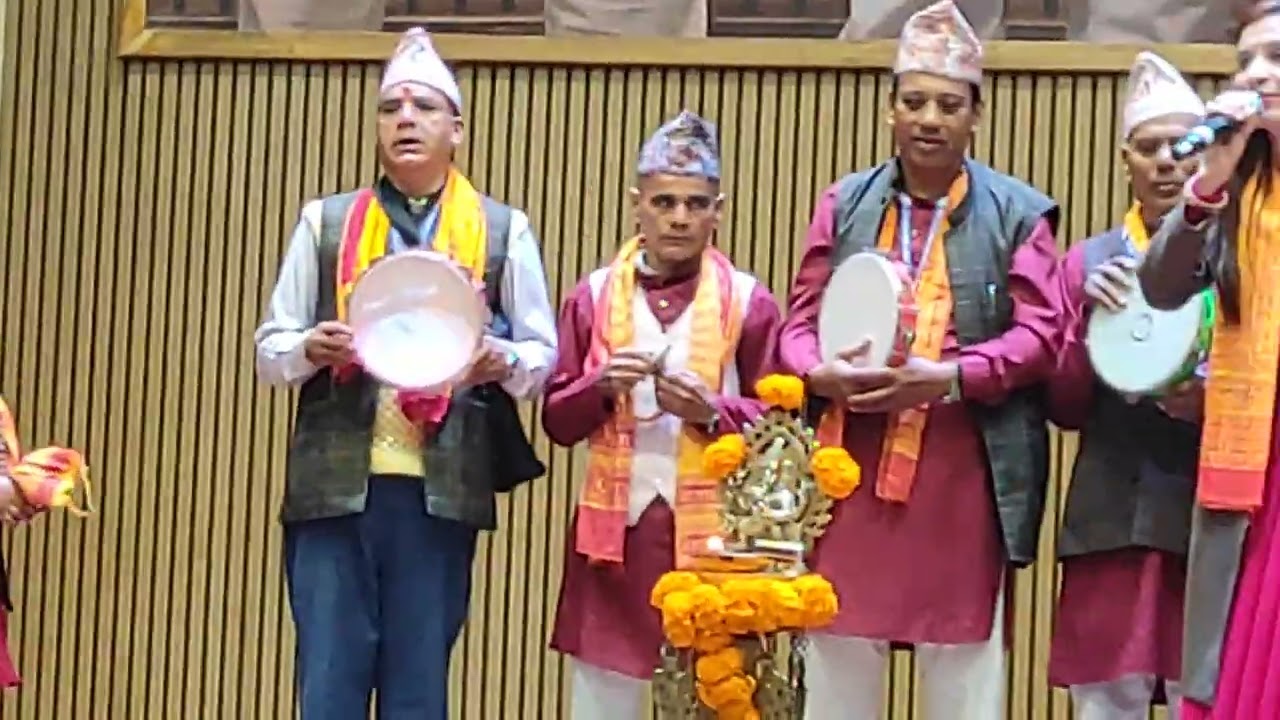 पुलिस क्लवकाे हलमा भजन आहा सुन्दर जस्ले हेरेन माैका गुमायाे।