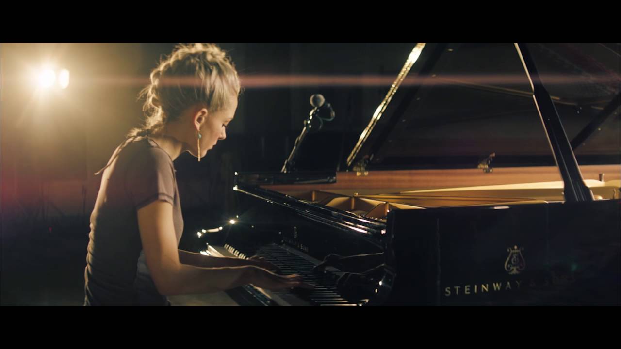 Anastasia Parker, Etude 