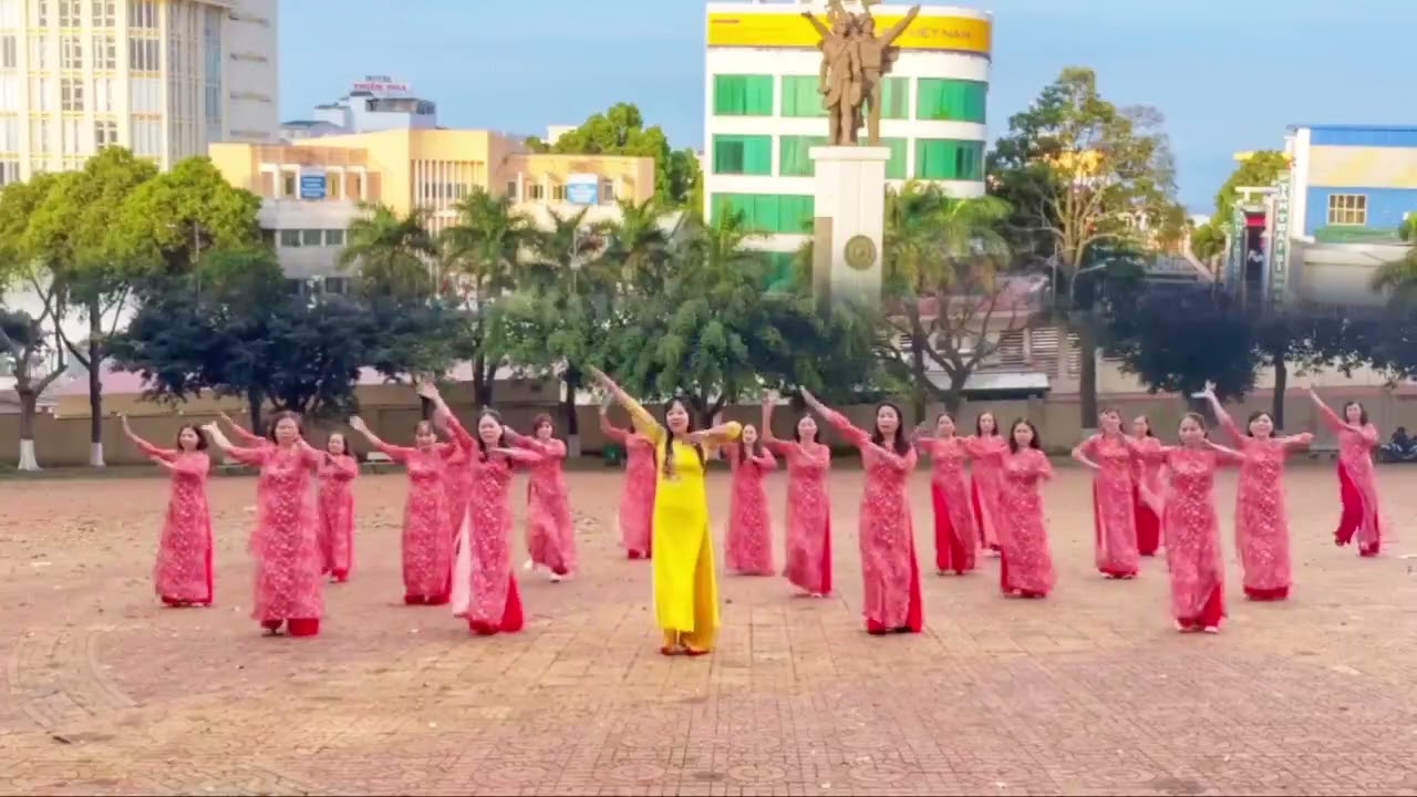 Nhảy Bài Ca Phụ Nữ Đăk Lăk/ Th:CLB Tây Nguyên Xanh