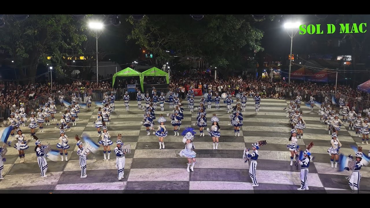 Конкурс корпуса барабанщиков и лирников Масскара города Баколод, категория для старших классов, с...