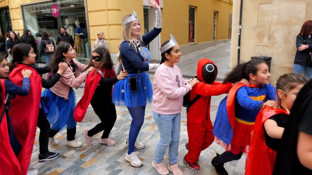 Color, alegría y mucha música amenizan el Pasacalles Escolar de Carnaval en Cartagena