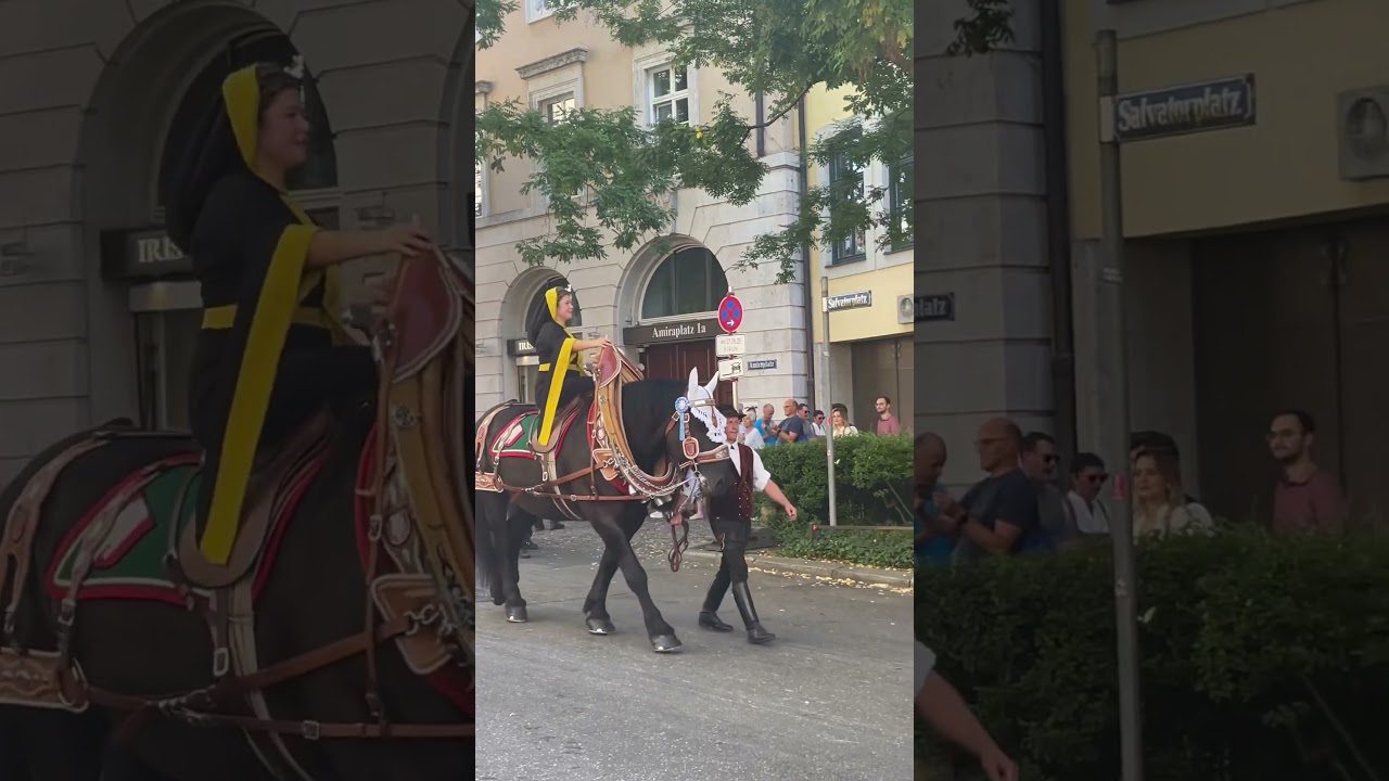 M&uuml;nchner Kindl f&uuml;hrt die Trachten- und Sch&uuml;tzenzug Parade zum Oktoberfest an 🎉 #viral #bayern