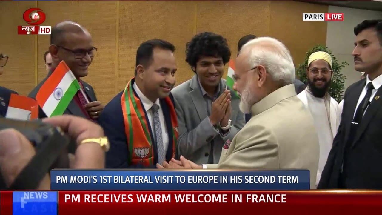 PM Modi being received by Indian Diaspora in France