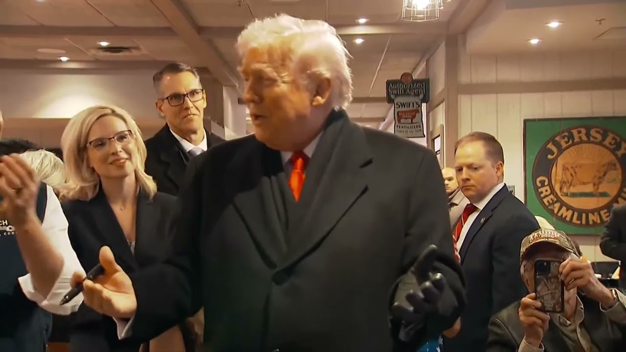 HISTORIC MOMENT: Trump Rally-Style Visit to Machine Shed Iowa Fans Celebrate Enthusiastically | AC14
