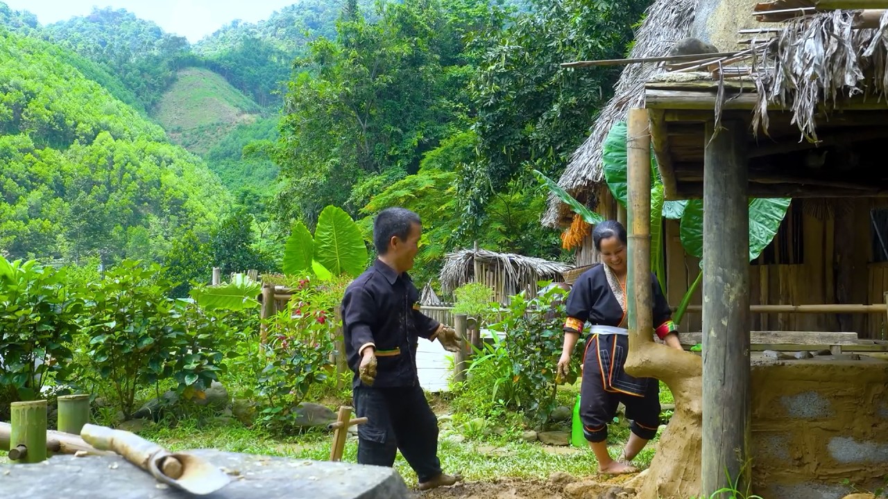 Dwarf Family Builds a Traditional Earth and Stone Oven Using Simple Primitive Tools