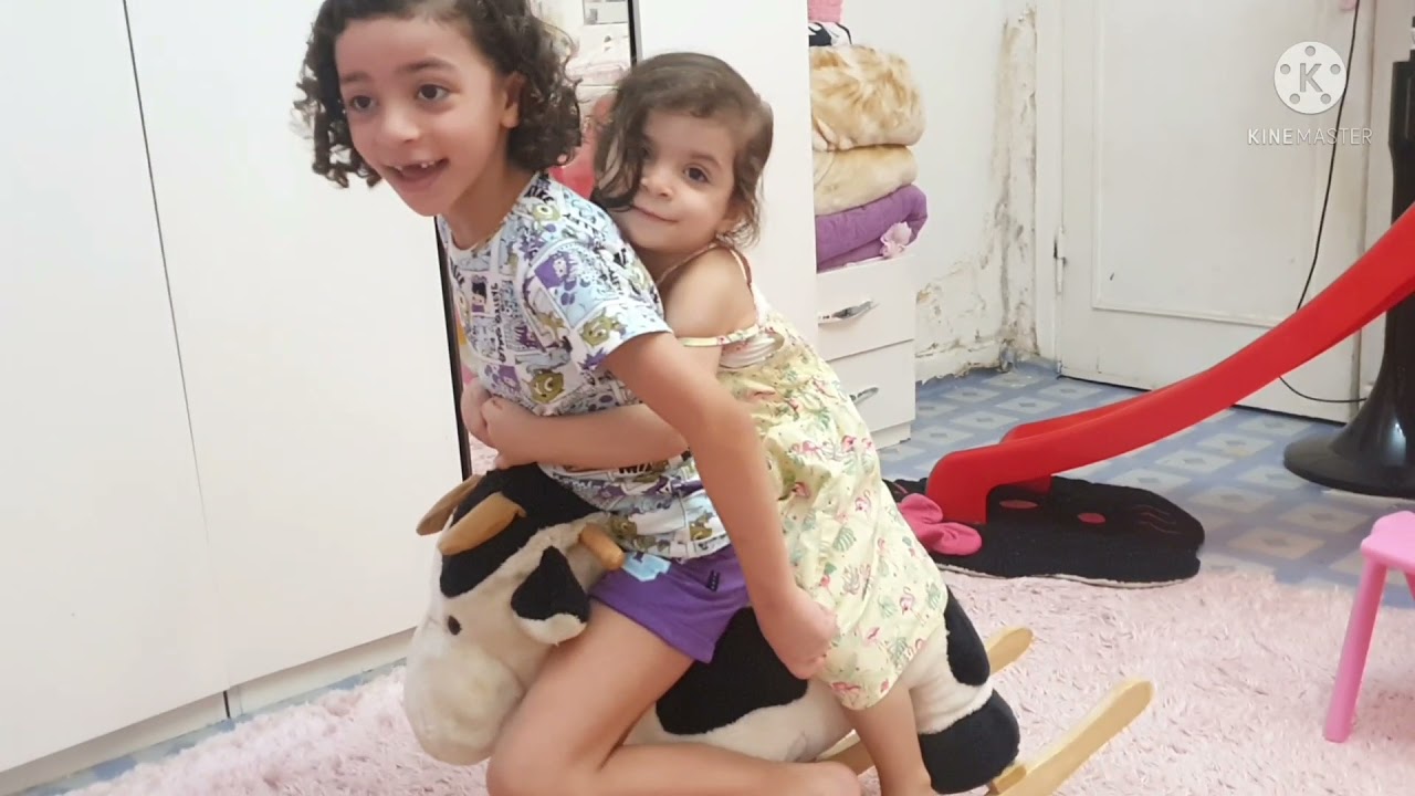 الاميرة دودى🧚‍♀️بتلعب مع أخوها🧚من غير أختها الاميرة كنزى😔