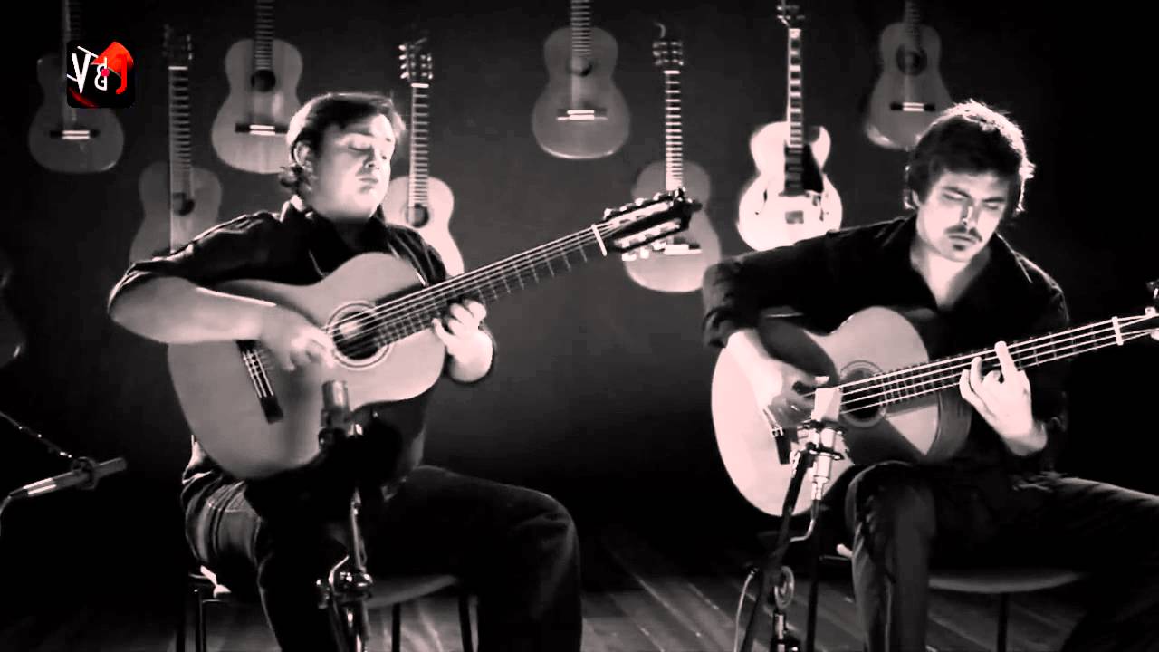 Mazurka Choro (Heitor Villa-Lobos) playing Yamandu Costa & Guto Wirtti