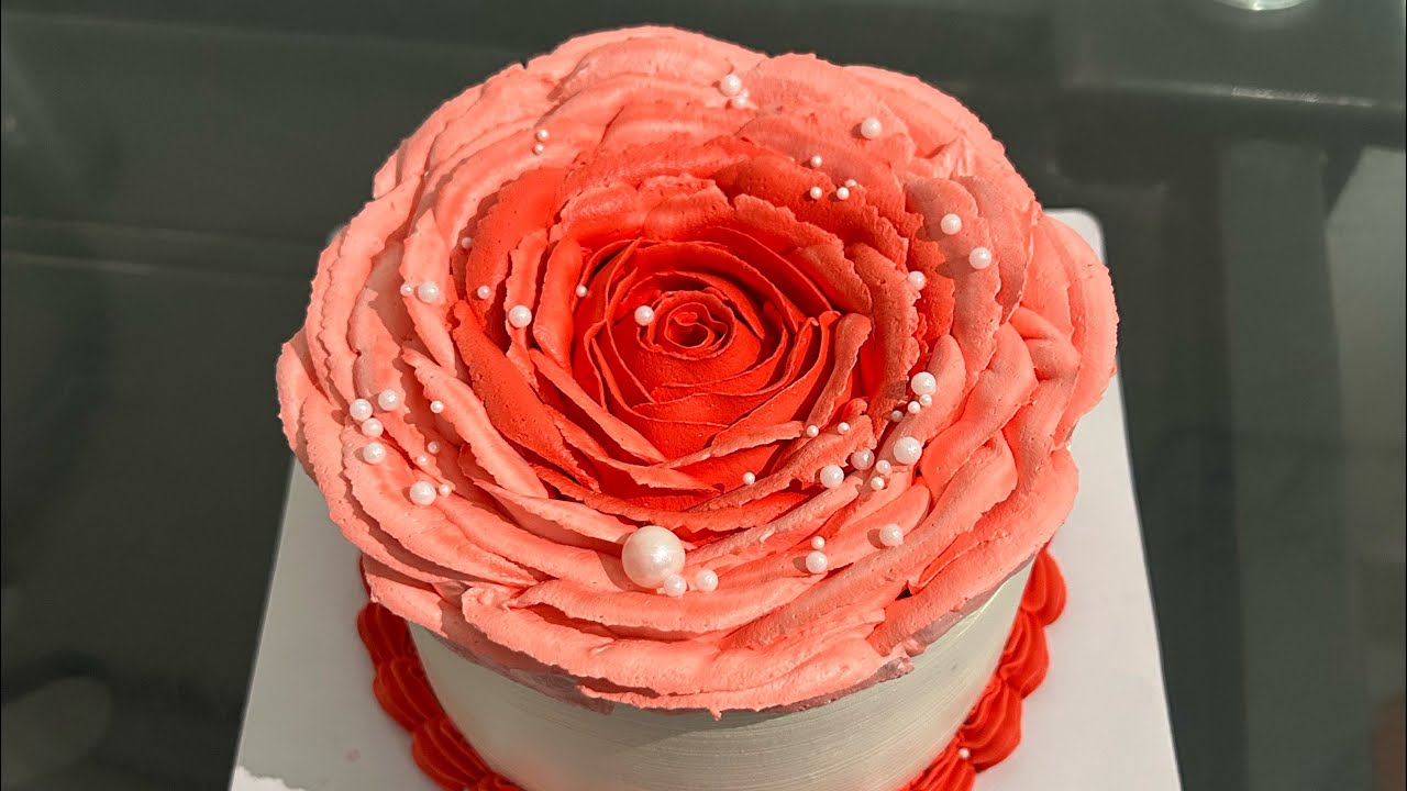 Rose Cake design #cake #cakedecoration #foryou #cakedesign 