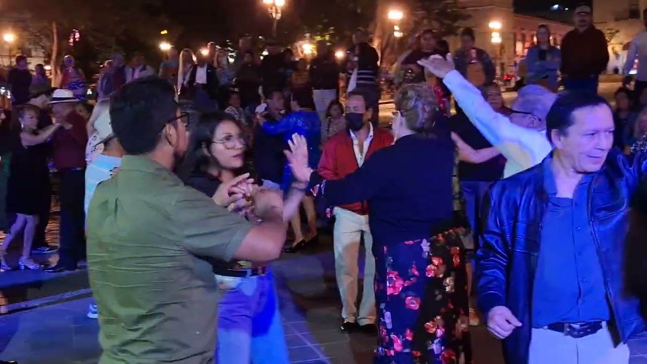 Miércoles de danzo'n con marimba en el zócalo , corazón de nuestro hermoso estado de oaxaca 