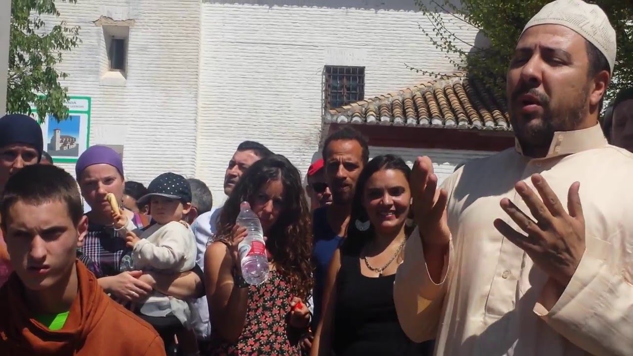 Sidi Anwar canta salawat en mirador San Nicolás