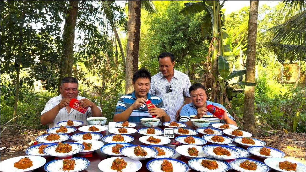 Ăn Theo Mệnh Giá Tiền Cơm ĐẬU HŨ NHỒI THỊT SỐT CÀ Quá Thú Vị | ATN