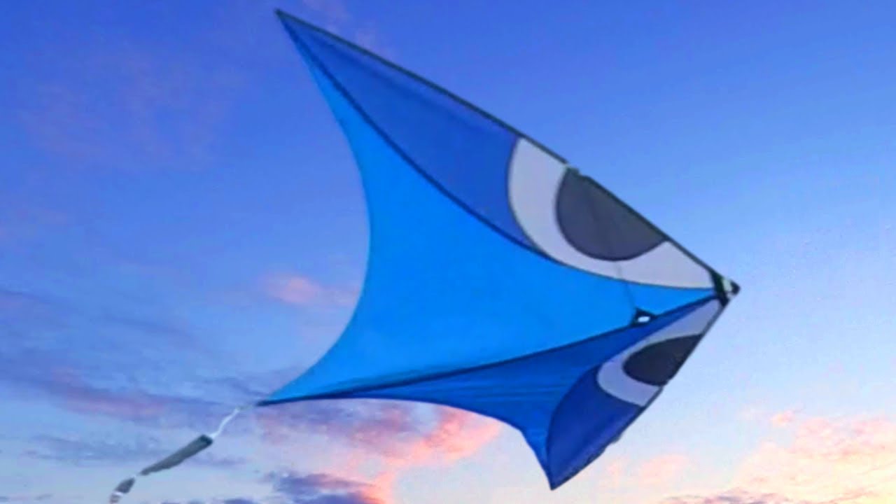 Wala kite flying in sunset sky Zero Wind 20191125