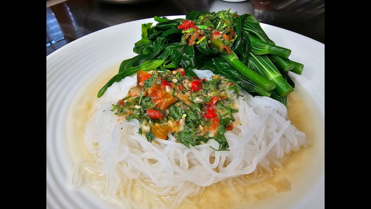 Khaujpoob Tso (Fresh Vermicelli Noodles with Blanched Vegetables and Spicy Sauce)