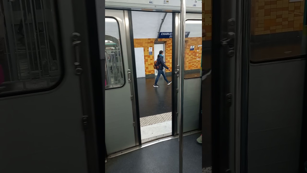 Fermeture des portes d'un MP73 de la ligne 6 du M&eacute;tro de Paris #youtubeshorts #shortsvideo