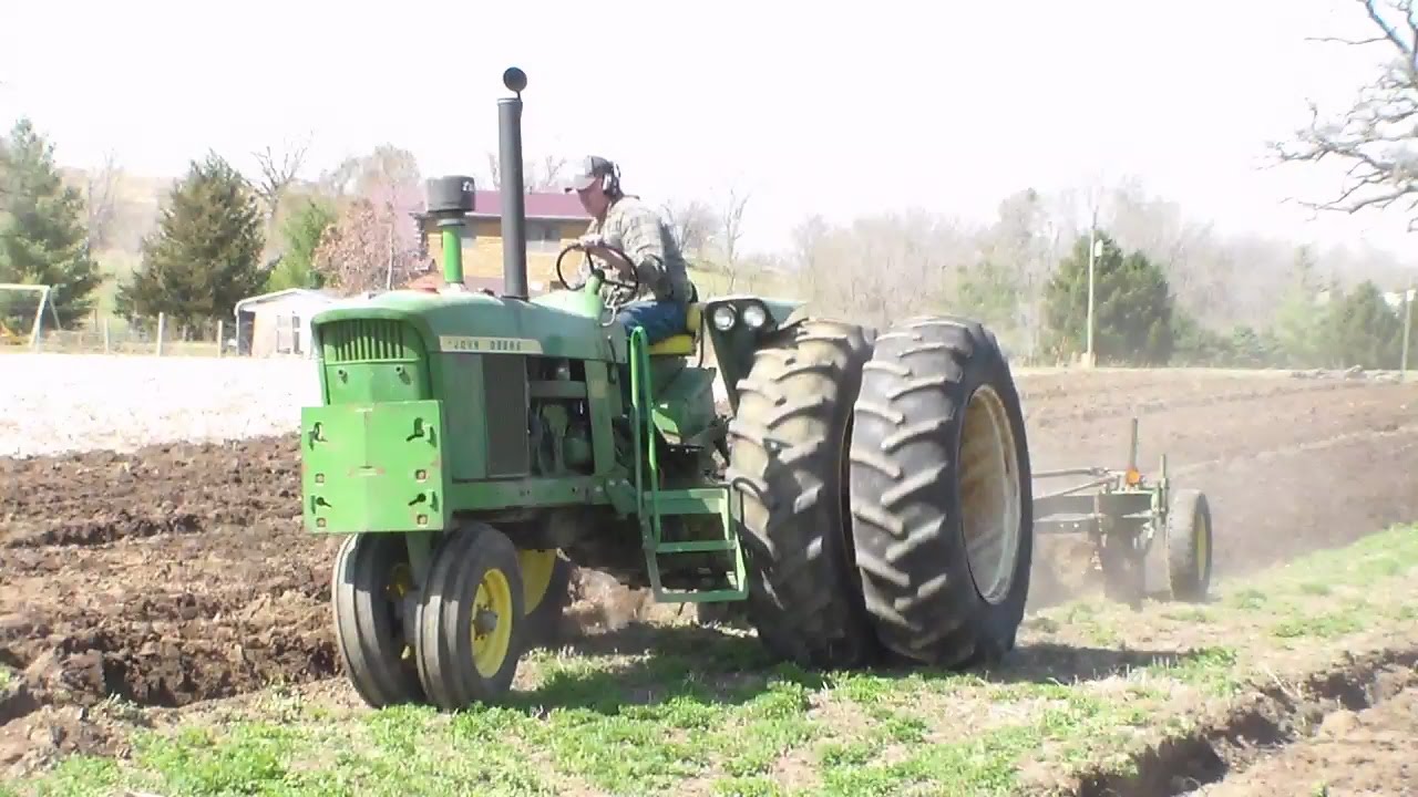John Deere 4020 Turbo Diesel Plowing