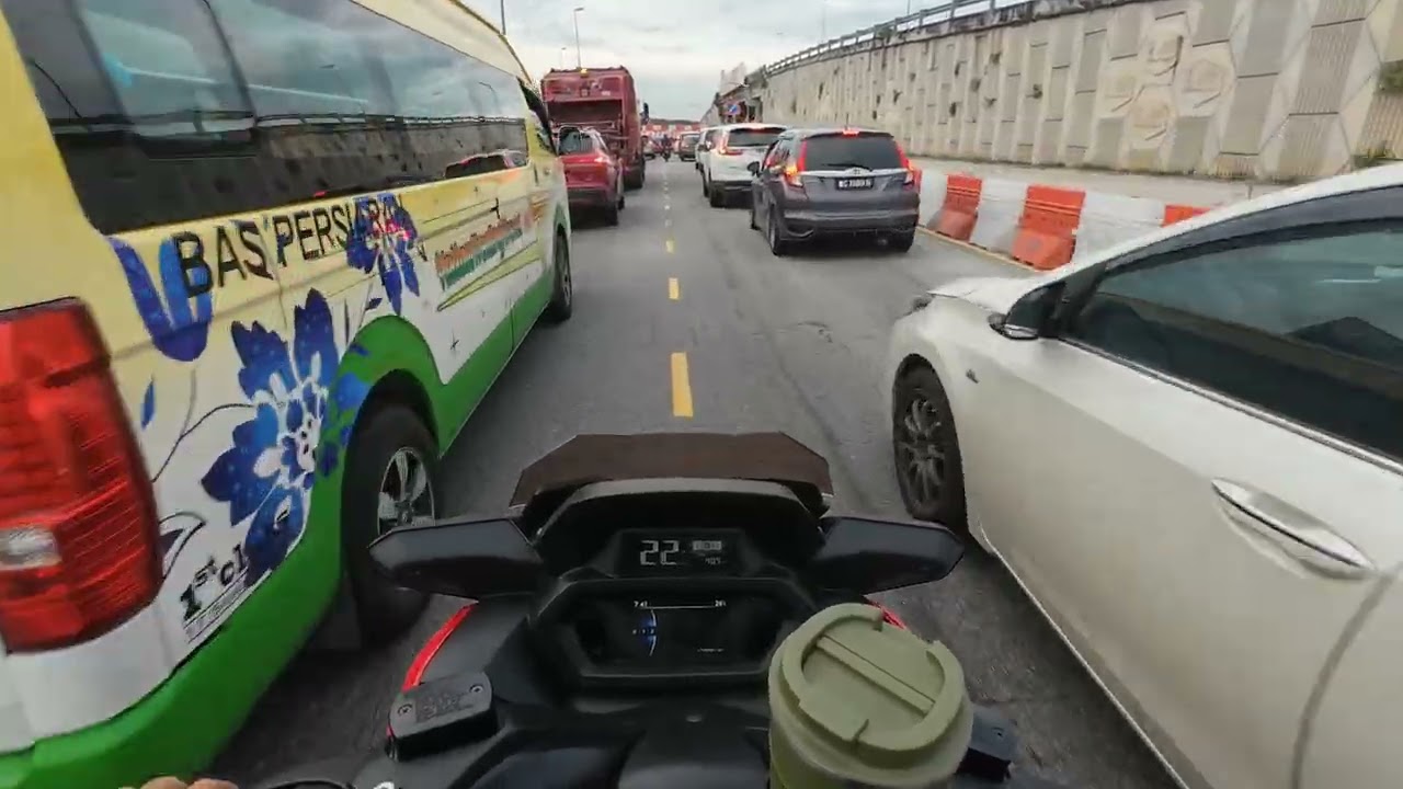 Xmax | Kat mana parking motor KLIA?