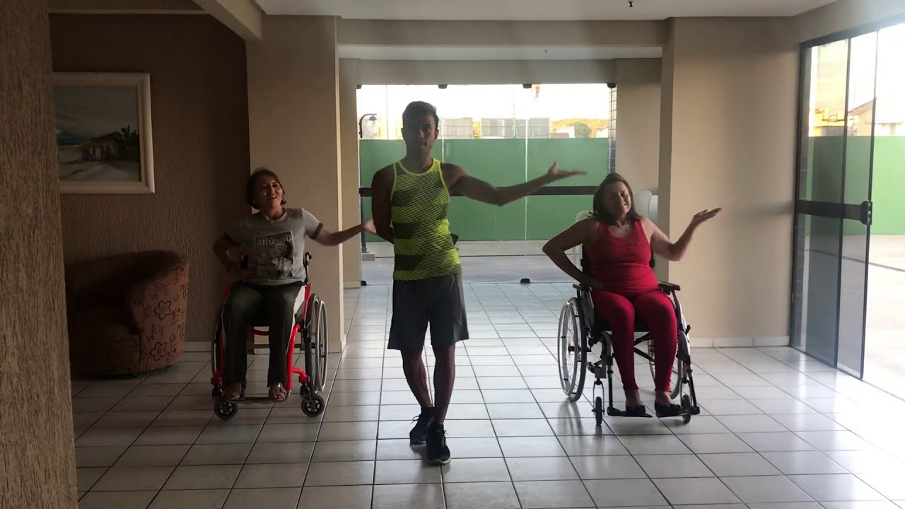 Aula de zumba para cadeirante
