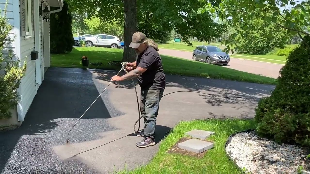 Professional Asphalt Spray Sealing: 