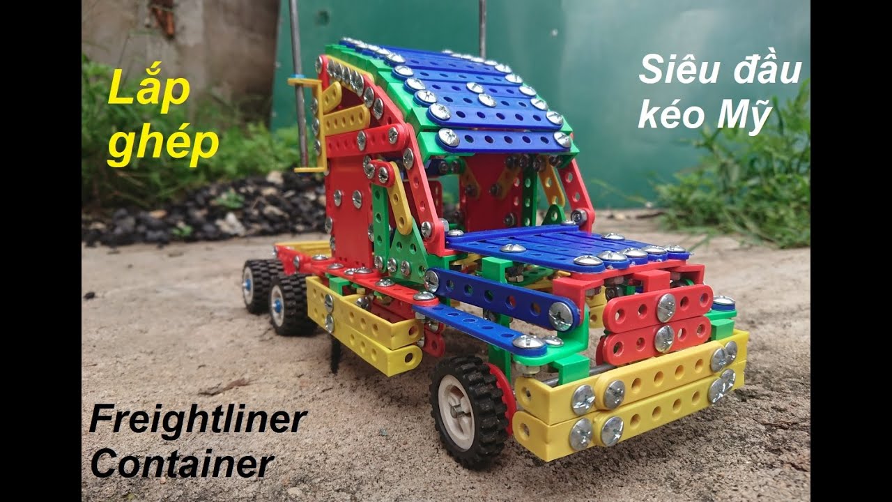 Lắp ghép siêu đầu kéo Mỹ Freightliner Container.