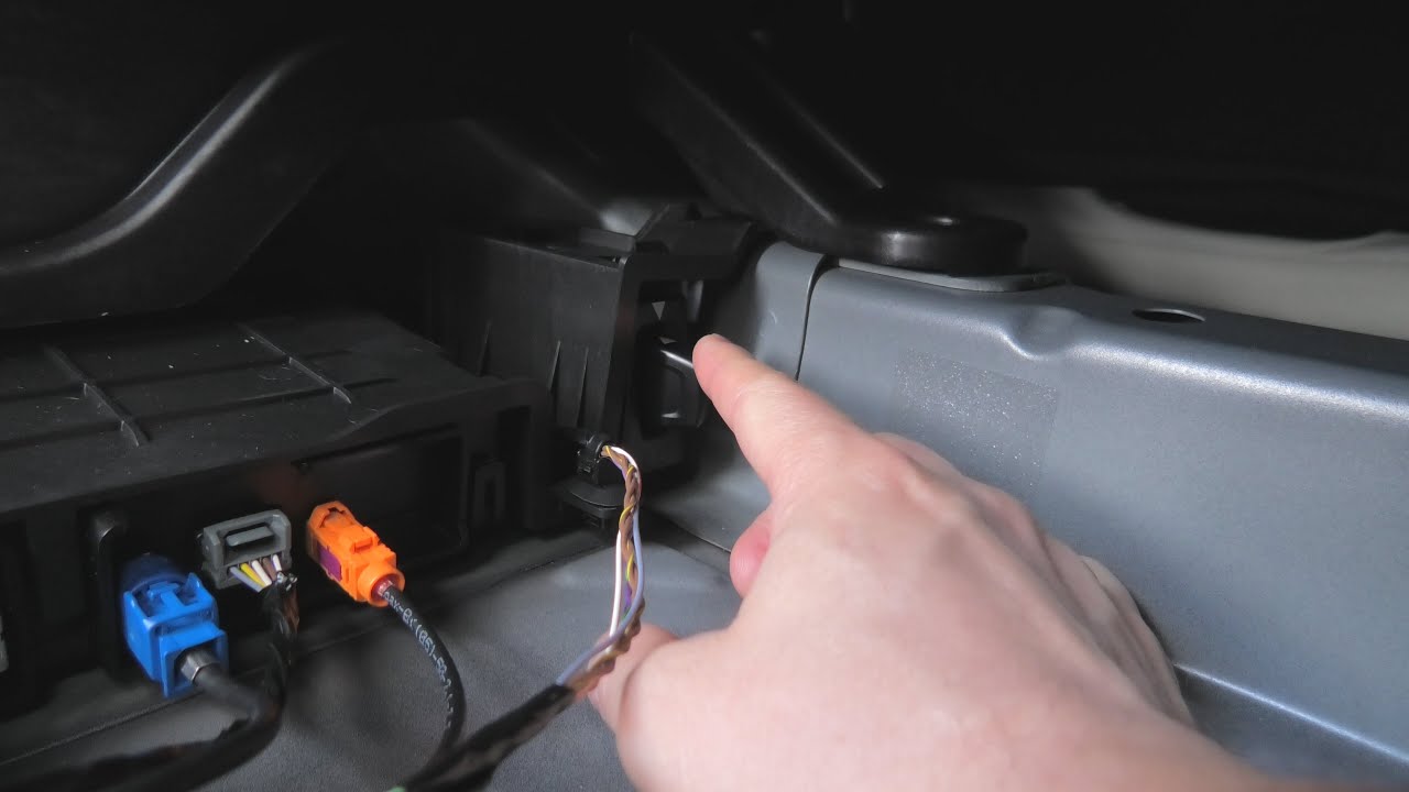 Volvo XC40 (2019-2025): How To Connect XC40 To The Internet Using SIM Card? Modem Location.