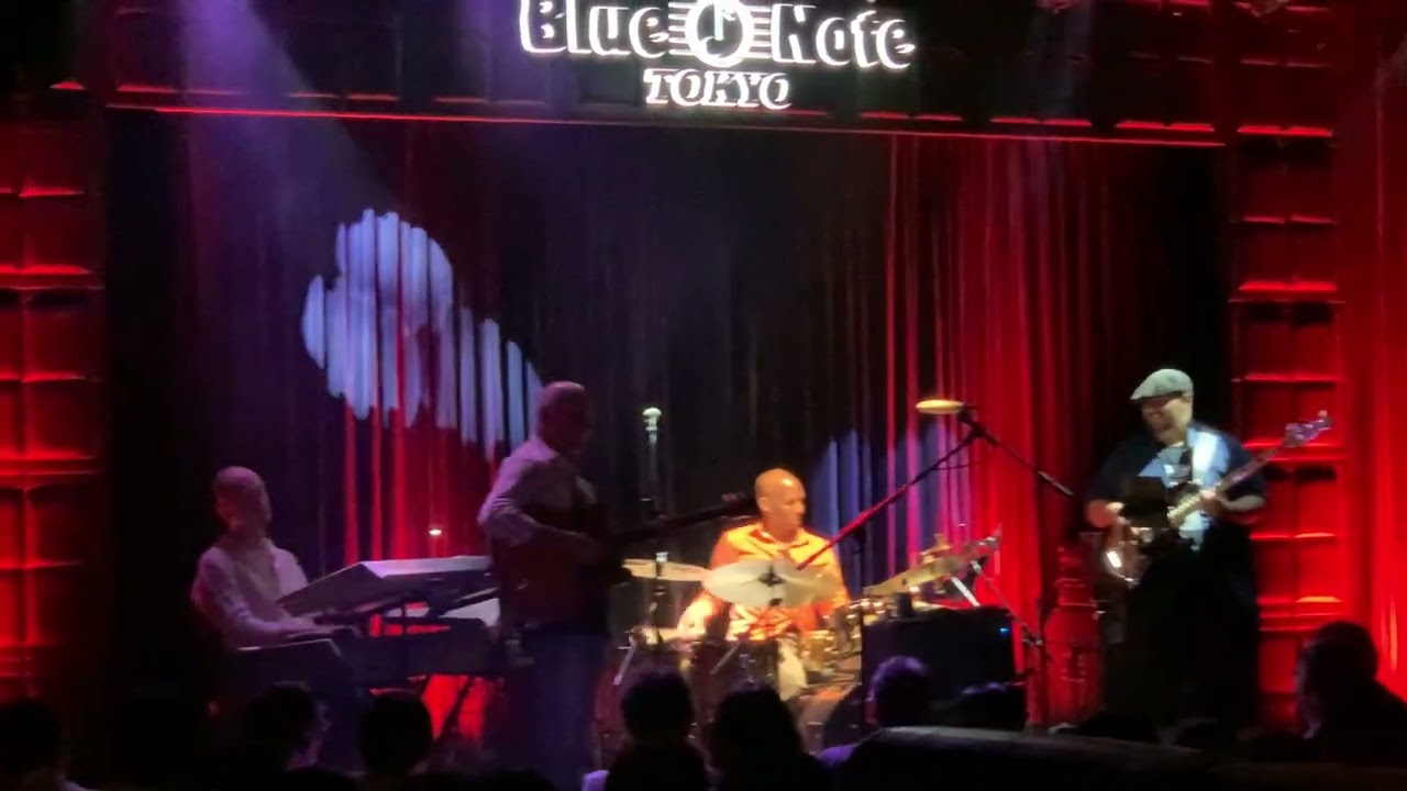 Billy Kilson Drum solo with Larry Carlton at BlueNote Tokyo