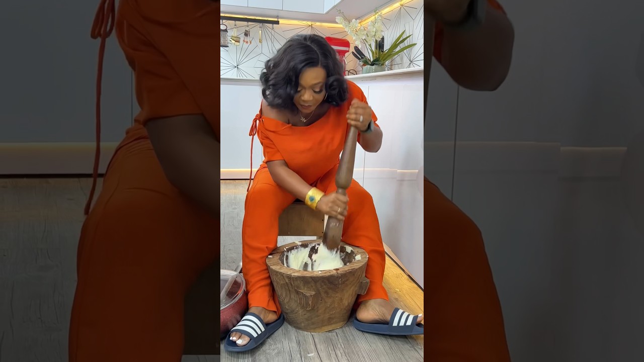 Africans pounding yam. #100daysytshorts #shortsafrica #shorts