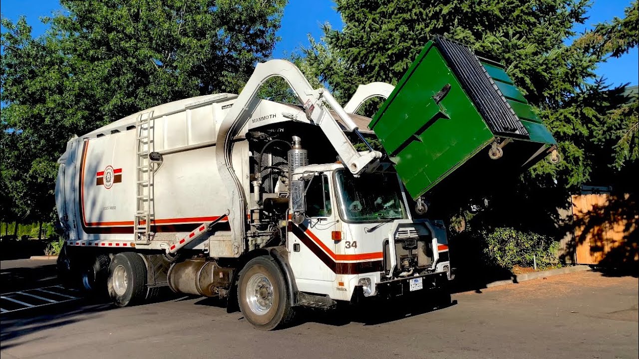 Autocar WXLL - New Way Mammoth Front Loader Garbage Truck