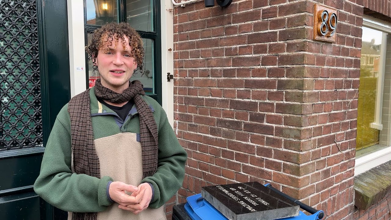 Bart vond na 37 jaar de tegel van The Amazing Stroopwafels terug: 'Het was sneu'