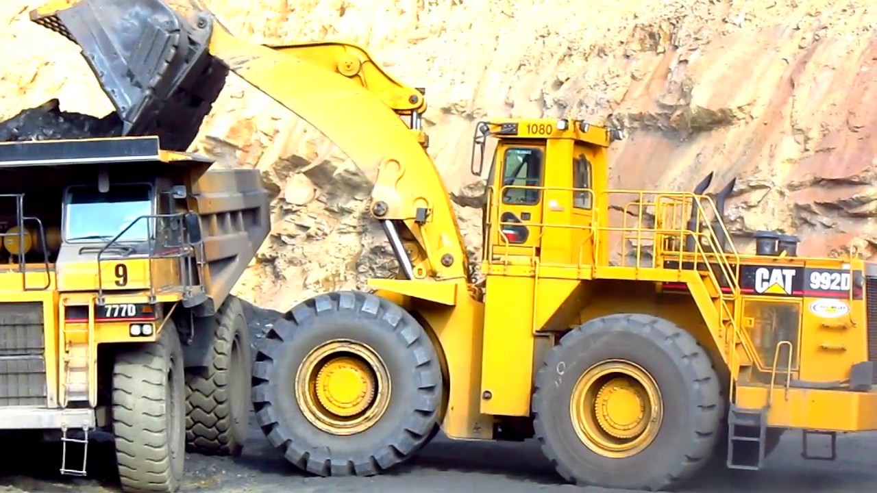 Caterpillar 992D Loading 777D's