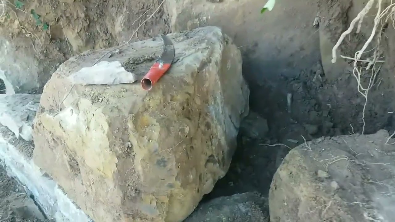 بہت خوبصورت بڑی پتھروں کی دیوار|The wall of very beautiful huge stones