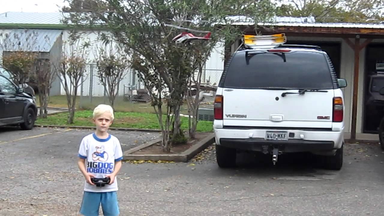 Child-Flying-an-EFlite-Blade-mCX2-RTF-EFLH2400.MOV