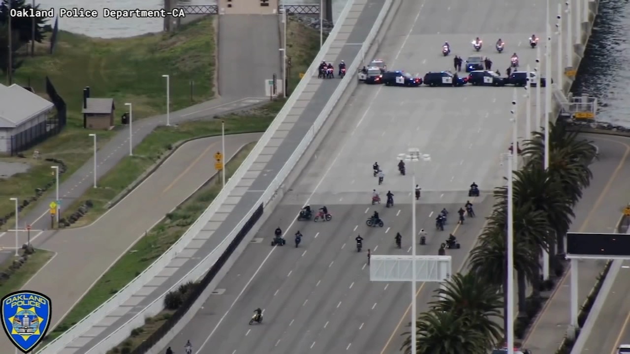 На видео запечатлена попытка захвата моста через залив, в ходе которой три ведомства из района за...