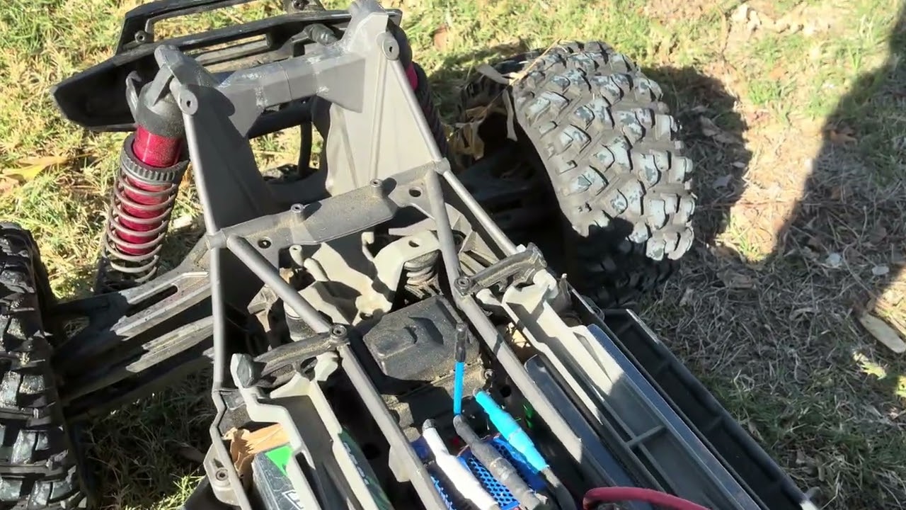 8s Xmaxx gets air first 8s bash