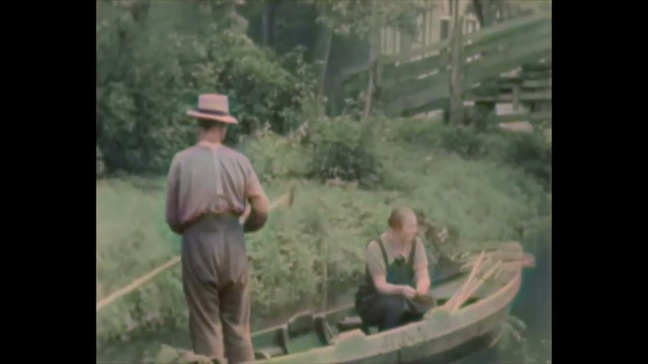 Dutch History: Life in Giethoorn (1942)