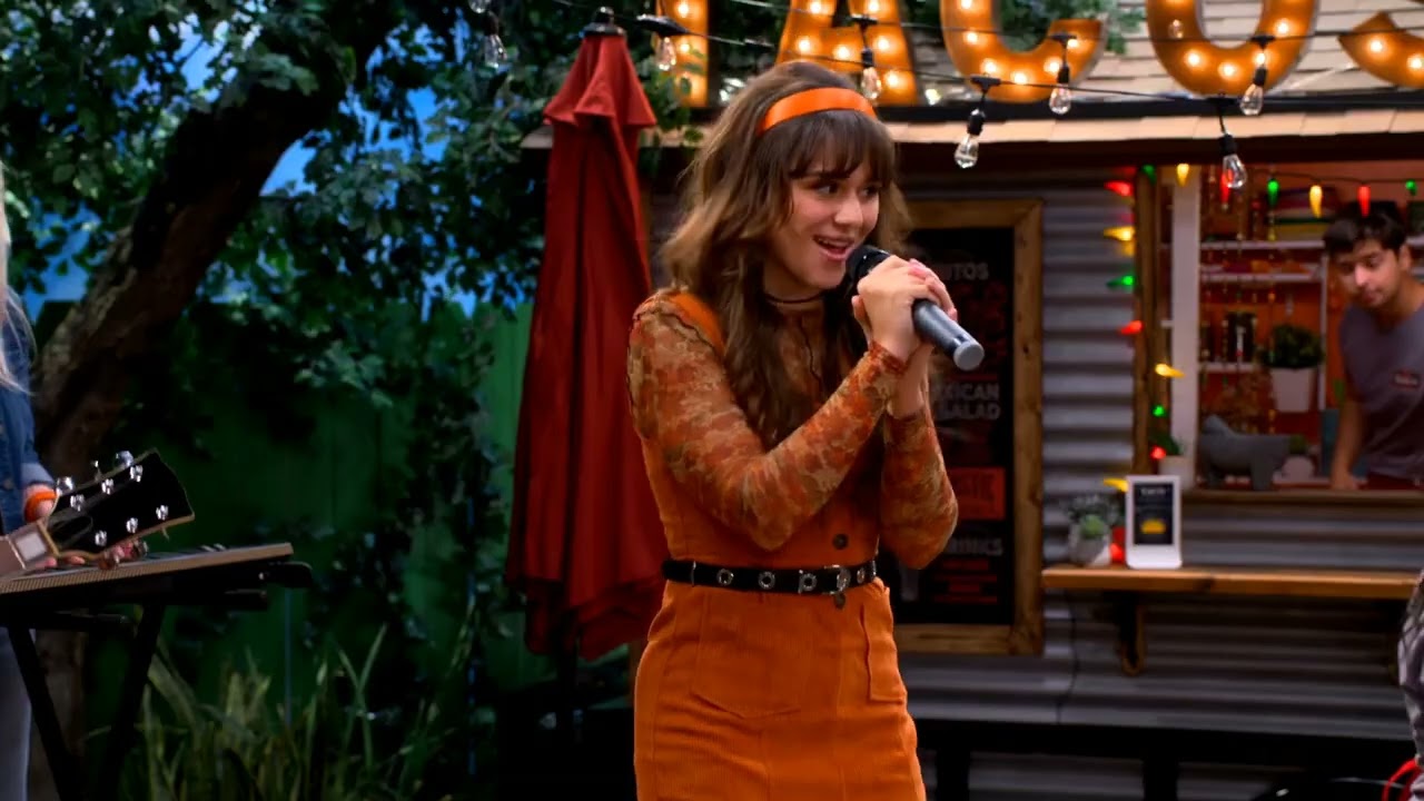 Isabella Pappas singing on the Villains of Valley View