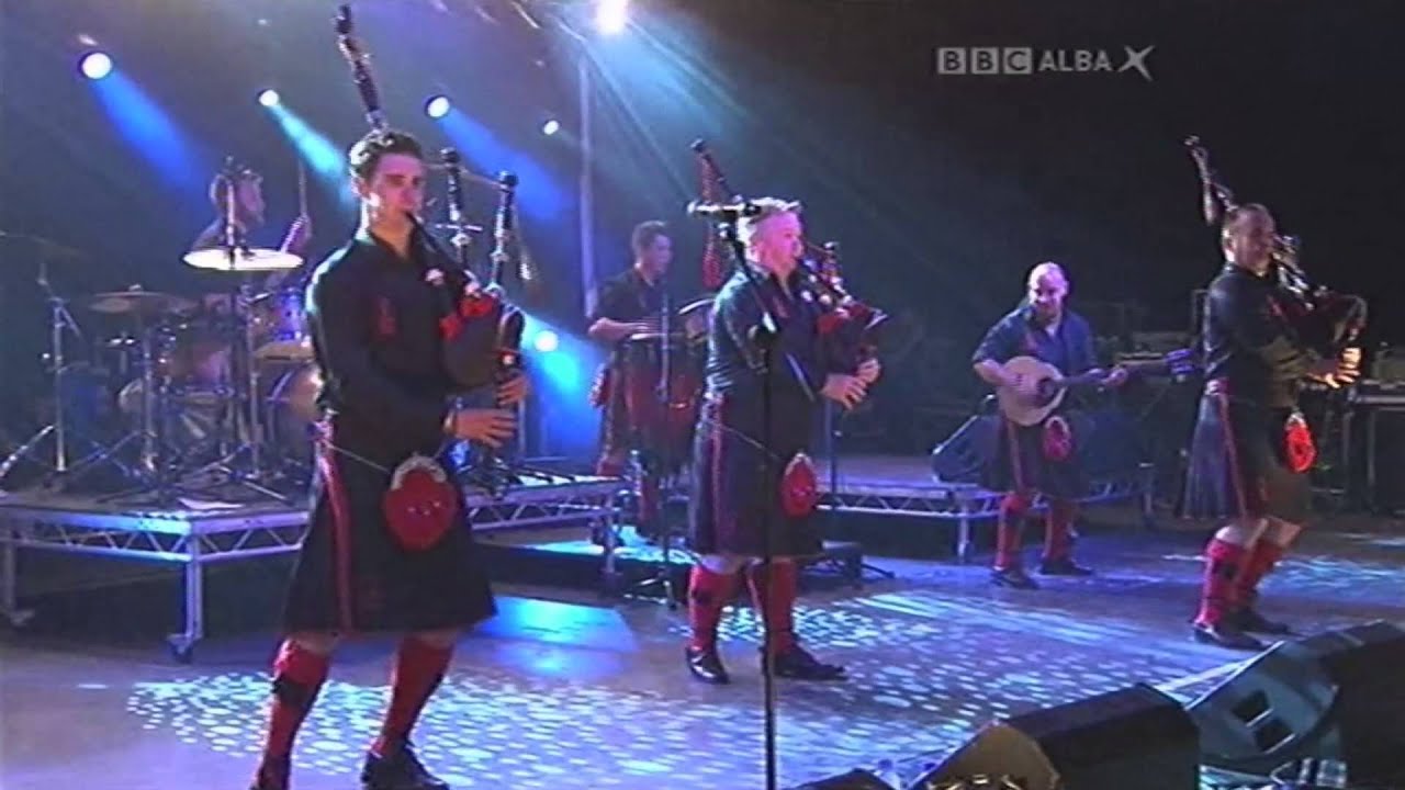 Fix You - Live - Red Hot Chilli Pipers, HebCelt Fest 2013