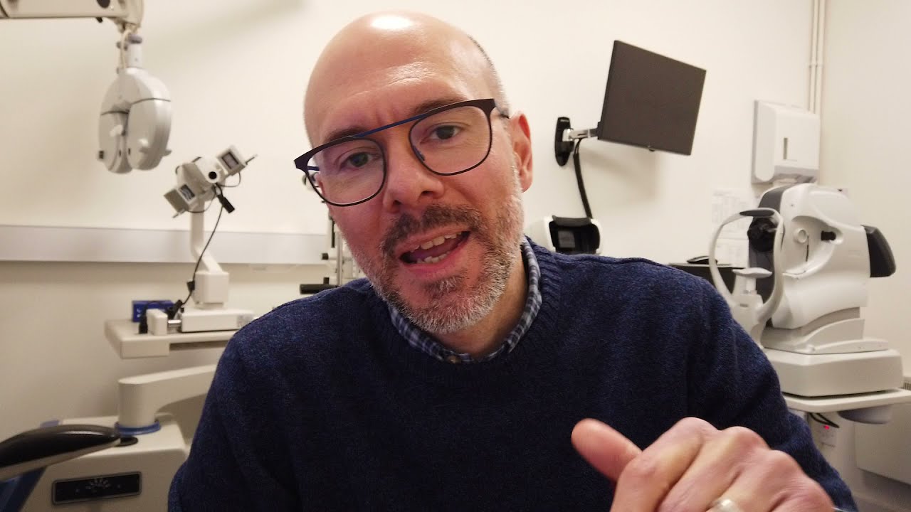 Why opticians use red and green