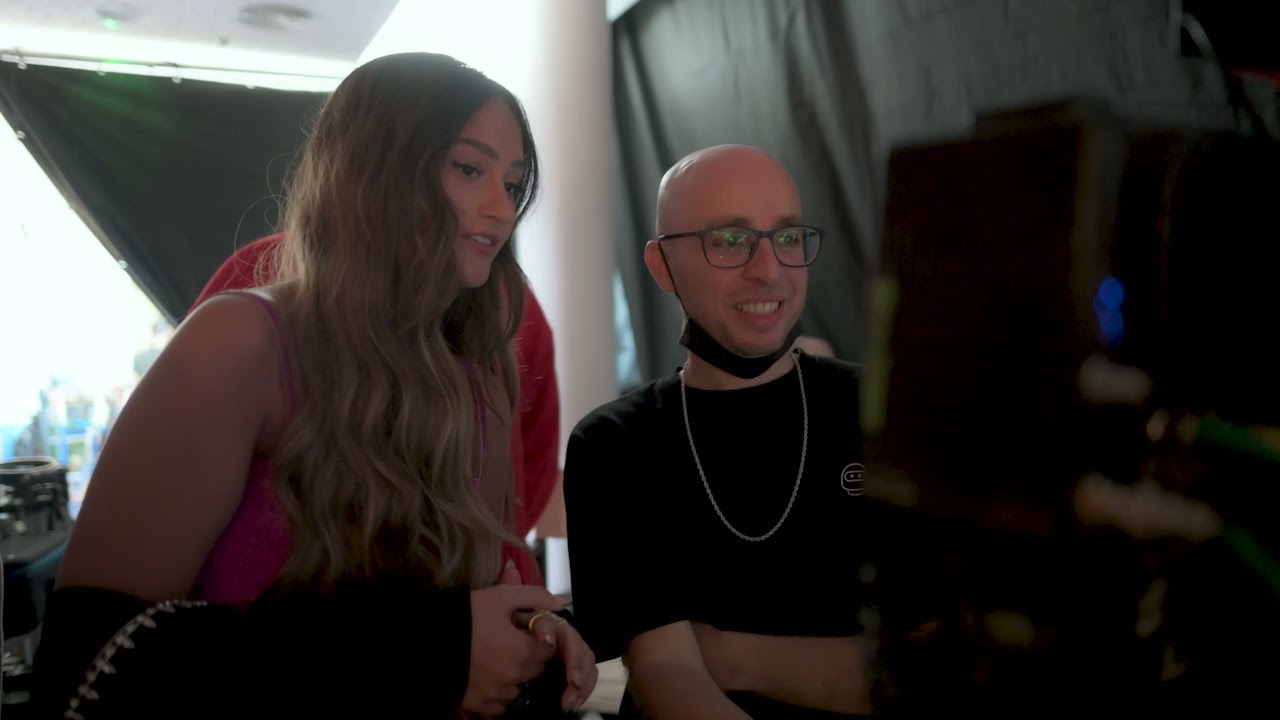 אגם בוחבוט - באתי להציל אותך מארחת את שחר סאול | מאחורי הקלעים