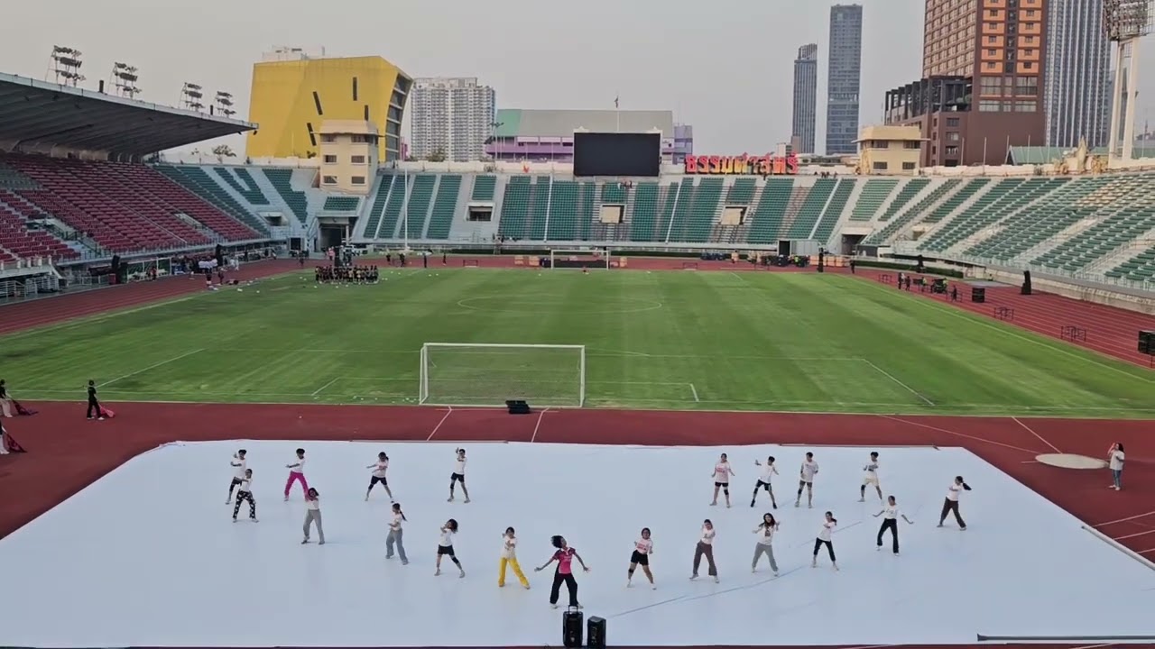 คลิปซ้อมเต้นงานบอลจุฬา-ธรรมศาสตร์ ทีมประธานเชียร์