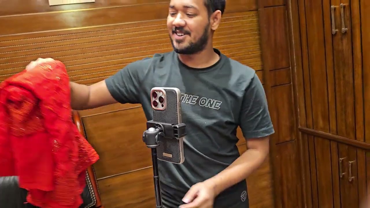 ২০ হাজার টাকার পার্টি শাড়ি মাত্র ২০০০ টাকায়। এই অফার শুধুমাত্র আগামীকালের জন্য