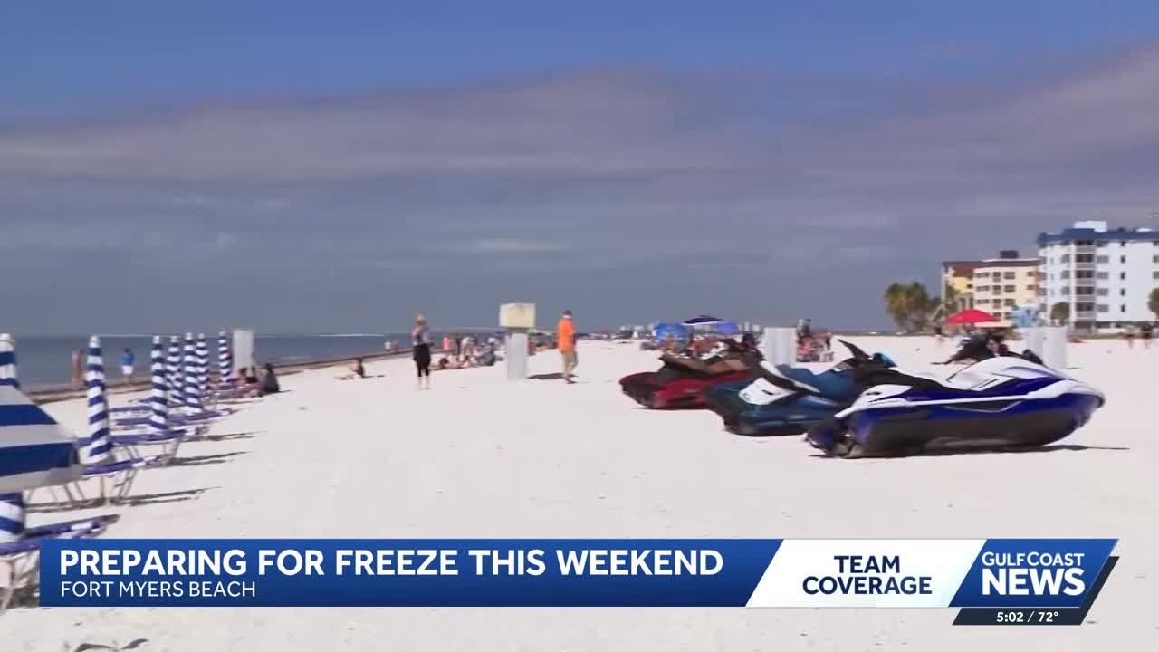 Fort Myers Beach visitors embrace chilly weather