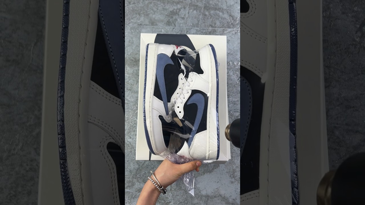 #air #sneakers #nikeaj1 #airplus #shoes #nike #sneakerhead #style #kick #unboxing