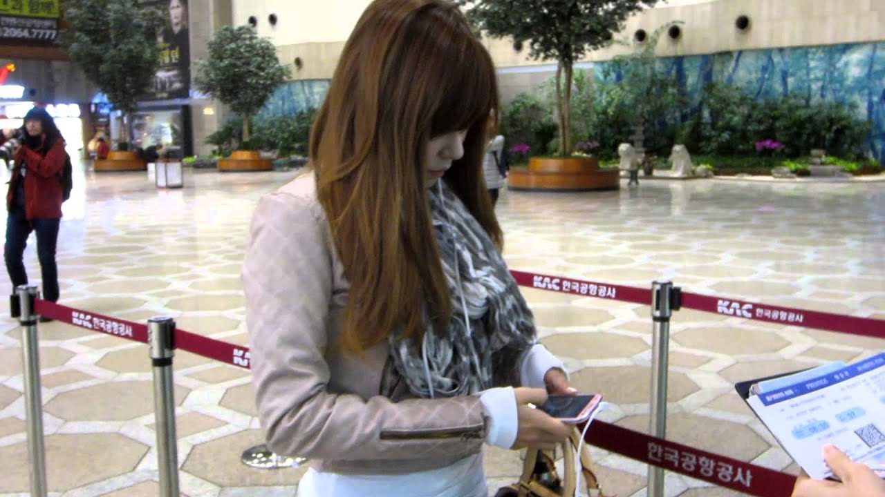 121108 SNSD departed Gimpo Airport [FANCAM]