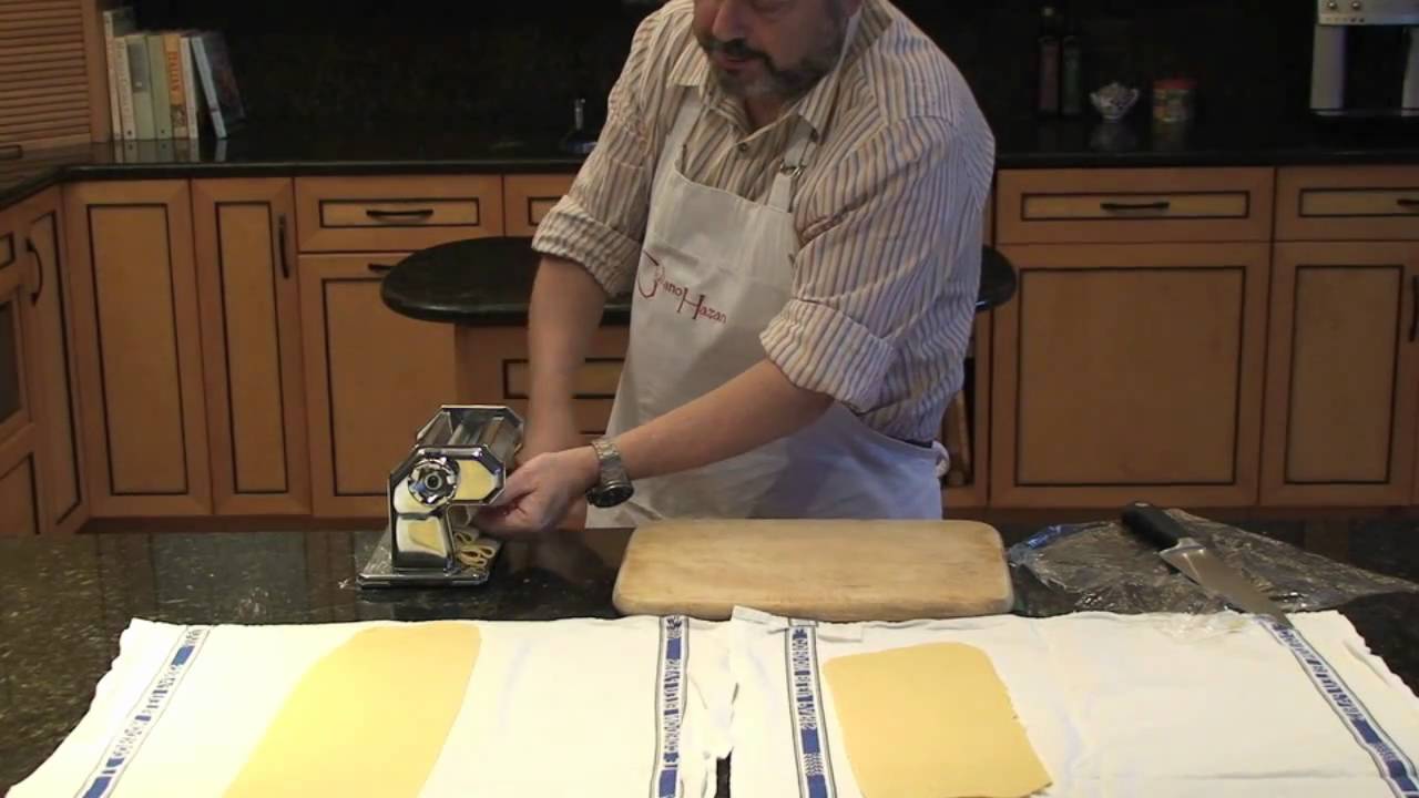 Homemade Pasta: Rolling out the dough