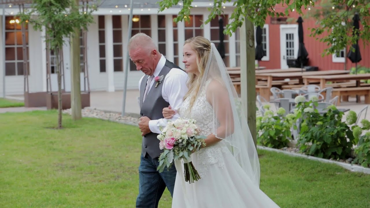 Minnesota Barn Wedding at Rolling Ridge Wedding and Event Center, St. Joseph, Minnesota
