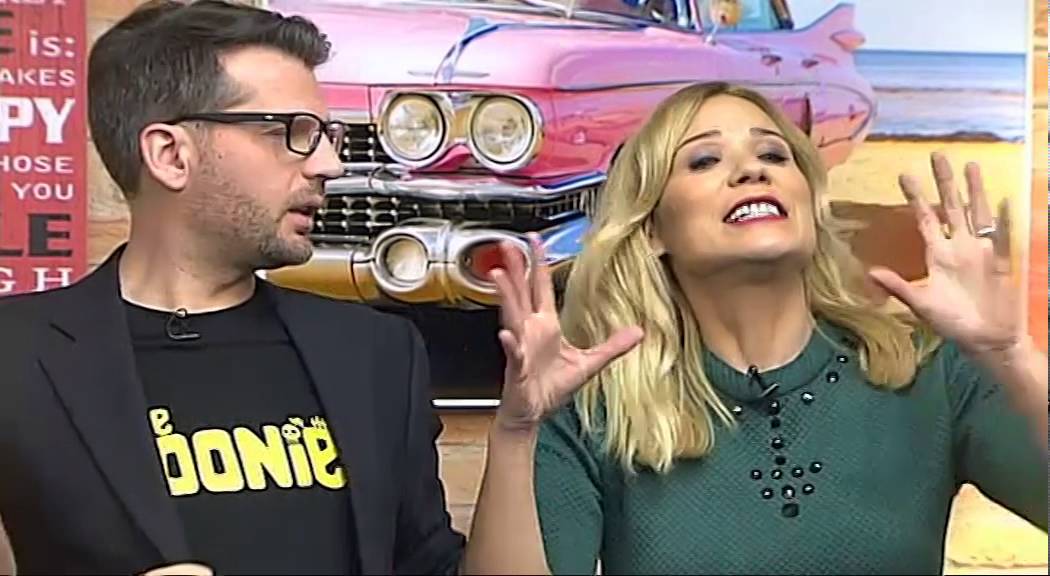 Carla Hidalgo y Lara Dibildos en V7 Show (10-12-2015)