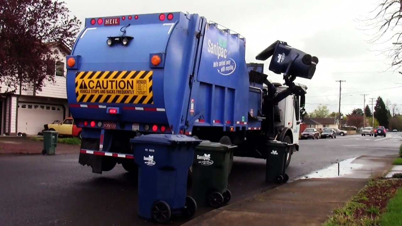 Sterling Condor Heil Formula 7000 Square Body Garbage Truck