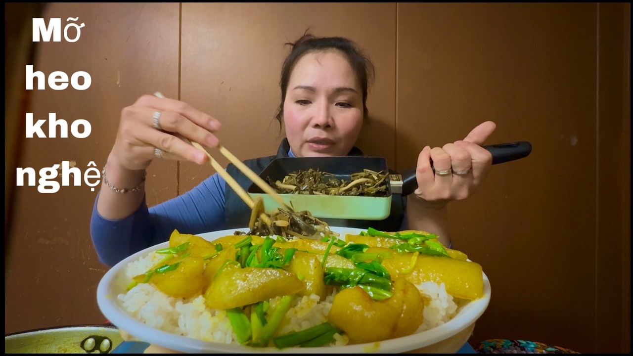 Mỡ heo kho nghệ cải chua xào.món này nhà nghèo mới biết ăn