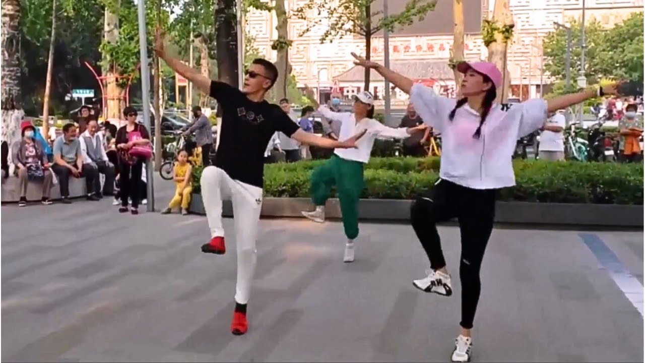 💝💃🎶广场舞《来生再续未了情》优美大方，歌曲动情好听​ 。
